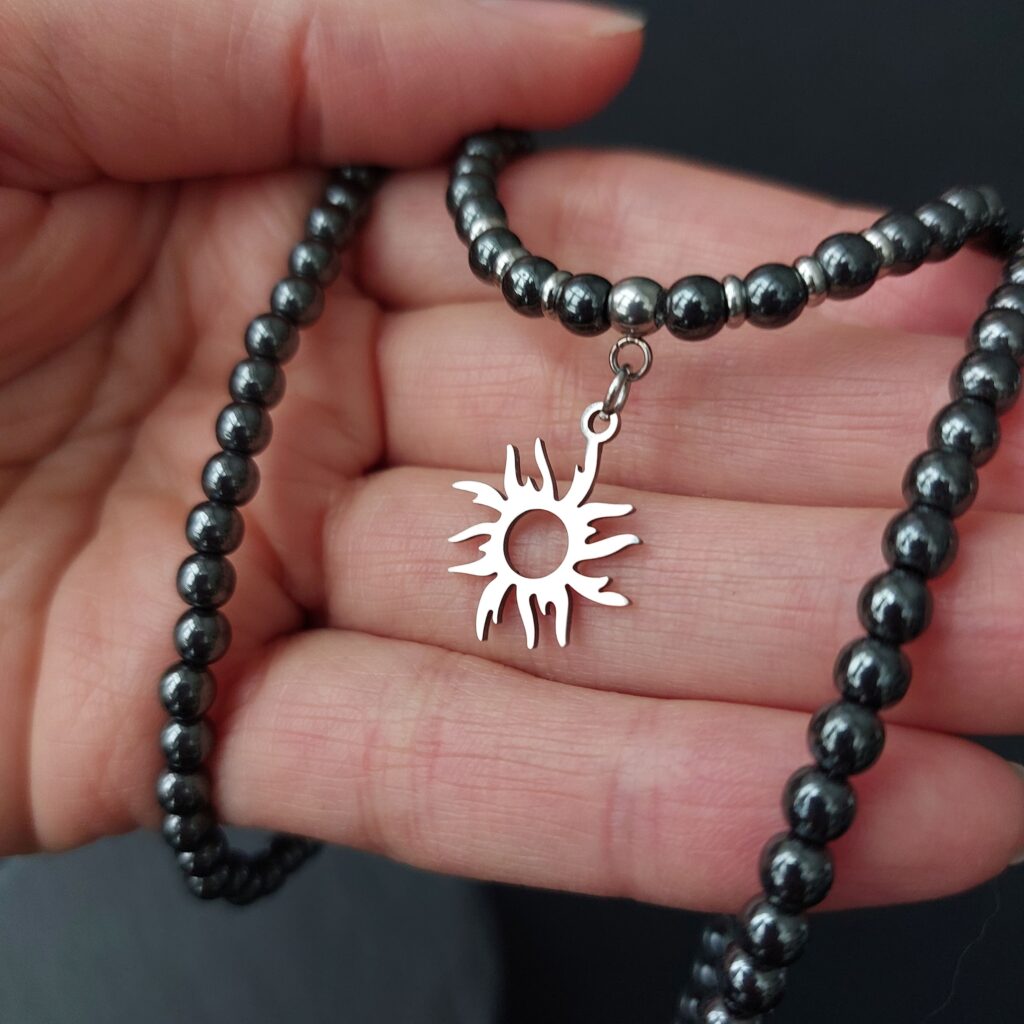 meeste kaelakee, hematiidist kaelakee